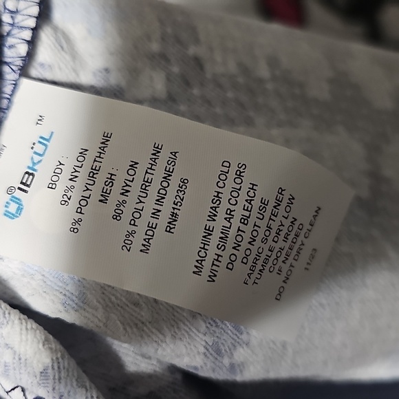 IBKUL Mock Neck Patterned Long Sleeve Zip Top Sonika Size Small NWT - Picture 8 of 10